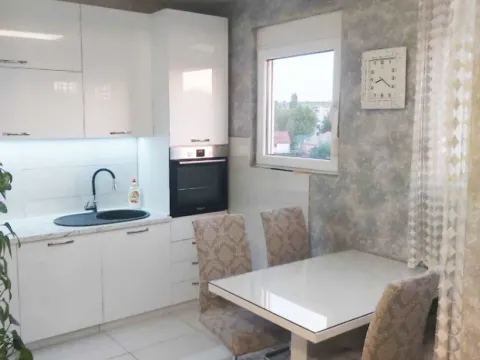 Izdavanje, dvosoban stan, 57m², Stari Aerodrom, Podgorica