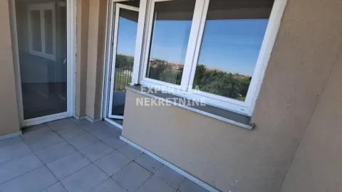 Terrace with tiled floor and windows. - image 7