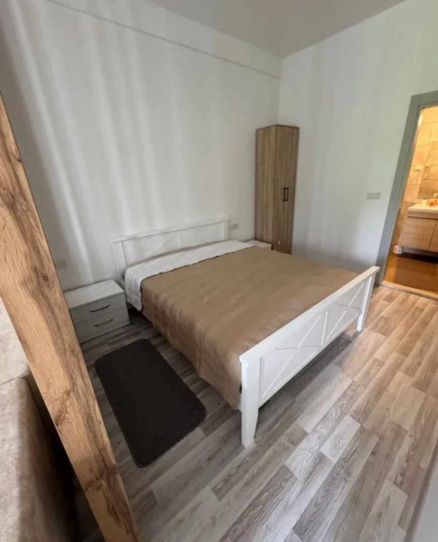 Izdavanje, jednosoban stan, 42m², Centar, Bar