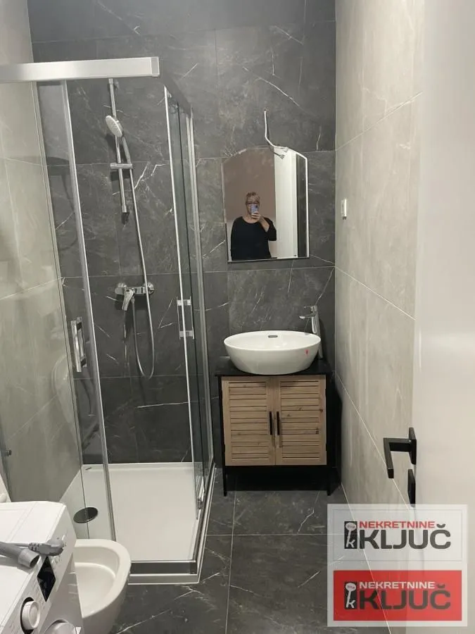 Izdavanje, jednosoban stan, 41m², Petrovaradin, Novi Sad