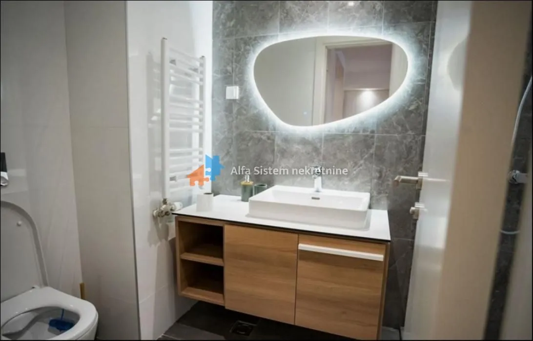 Izdavanje, dvosoban stan, 54m², Savski Venac, Beograd