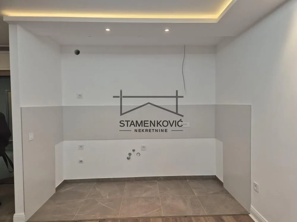 Izdavanje, četvorosoban stan, 95m², Adamovićevo Naselje, Novi Sad Sve Podlokacije
