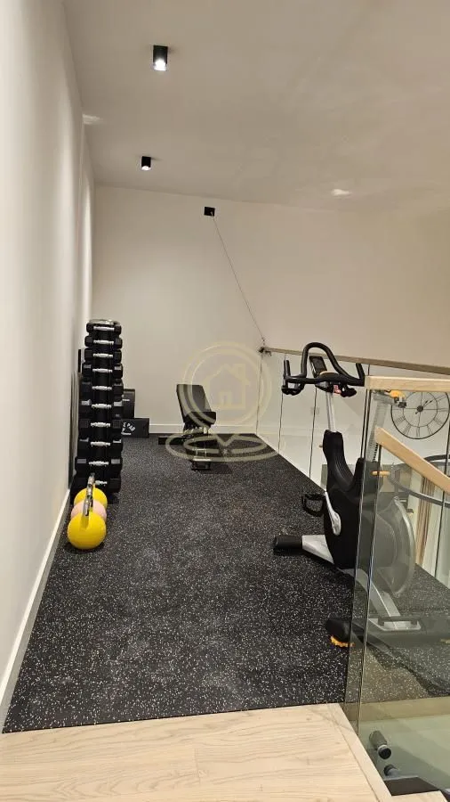 Izdavanje, četvorosoban stan, 161m², Savski Venac, Beograd