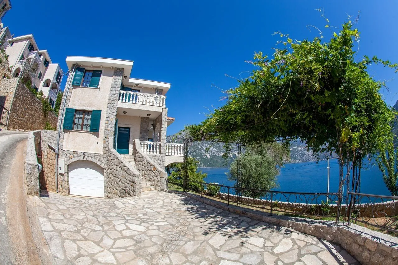 Sale, house, 235m², Kostanjica, Kotor