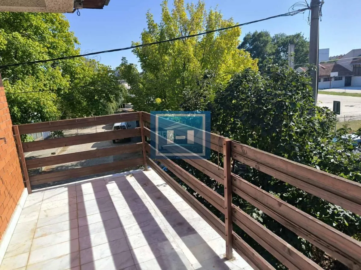 Rent, house, 238m², Ćuprija, Srbija