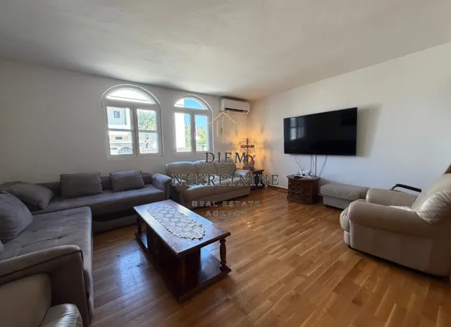 Rent, house, 350m², Zlatica, Podgorica