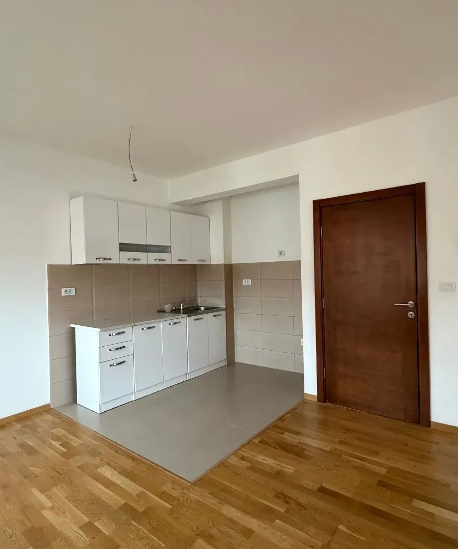 Prodaja, dvosoban stan, 73m², Tuški Put, Podgorica