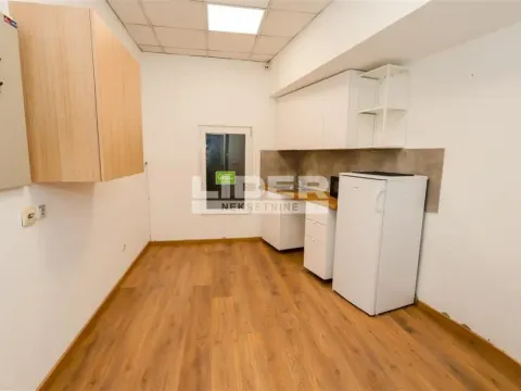 Izdavanje, poslovni prostor, 251m², Stari Grad, Beograd - image 2