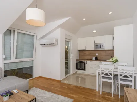 Izdavanje, dvosoban stan, 63m², Stari Aerodrom, Podgorica - image 3