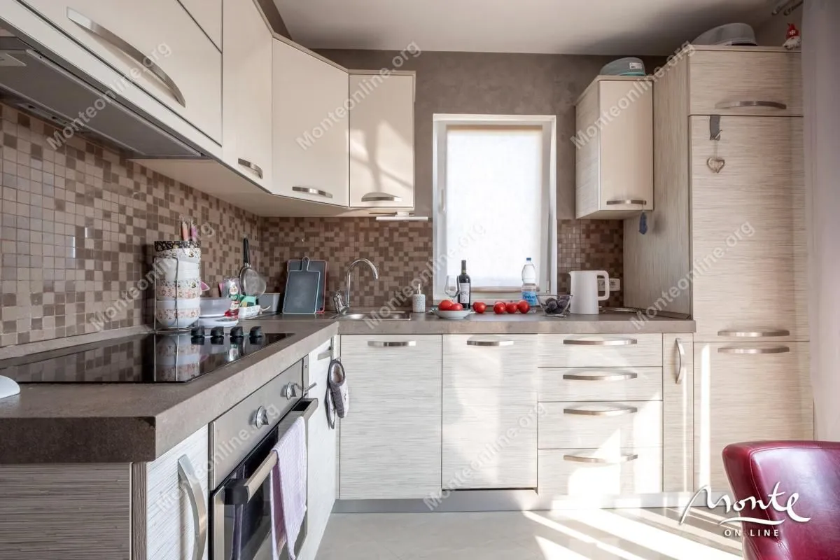 Sale, two bedroom apartment, 76m², Lazi, Budva