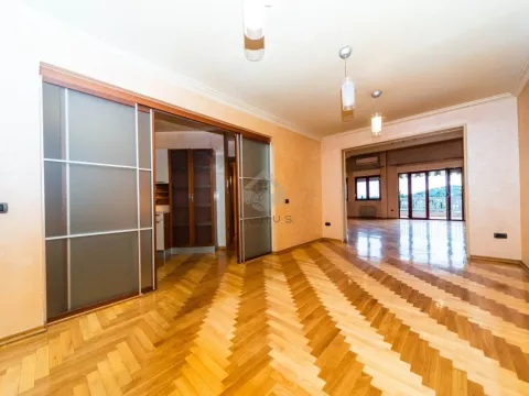 Prodaja, četvorosoban stan, 355m², Preko Morače, Podgorica - image 17