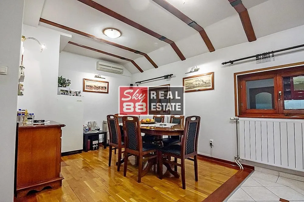 Sale, four bedroom apartment, 104m², Stari Grad, Beograd