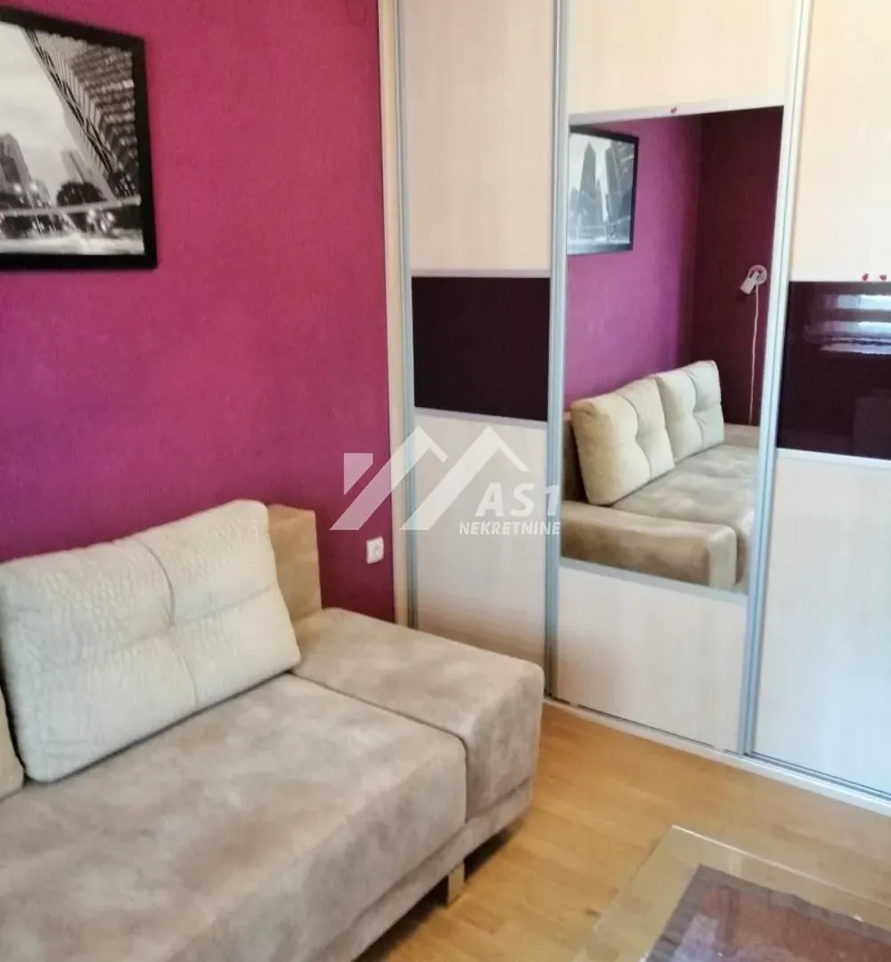 Izdavanje, četvorosoban stan, 95m², Novo naselje, Novi Sad