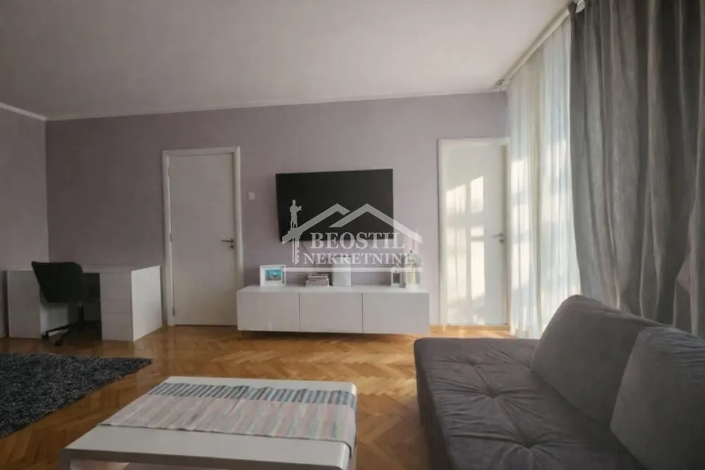 Prodaja, dvosoban stan, 61m², Resnik, Beograd