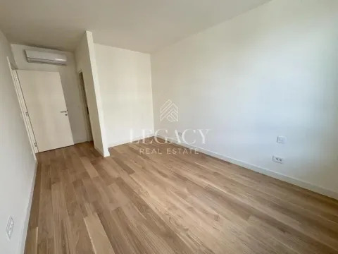 Izdavanje, trosoban stan, 78m², Savski Venac, Beograd - image 17