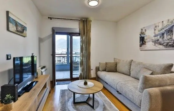 Izdavanje, jednosoban stan, 53m², Centar, Bar