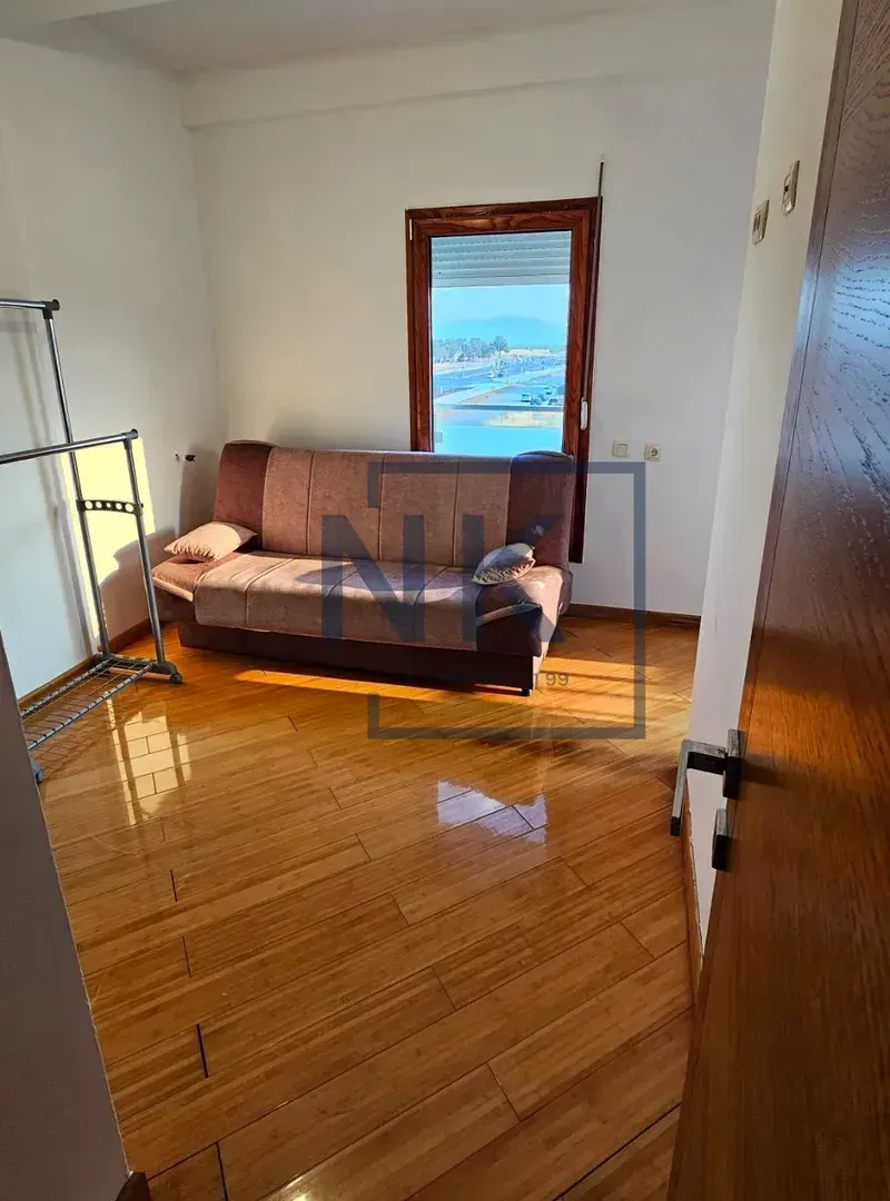 Izdavanje, dvosoban stan, 64m², Stari Aerodrom, Podgorica