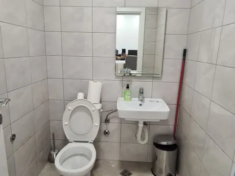 Izdavanje, poslovni prostor, 98m², Stari Aerodrom, Podgorica - image 4