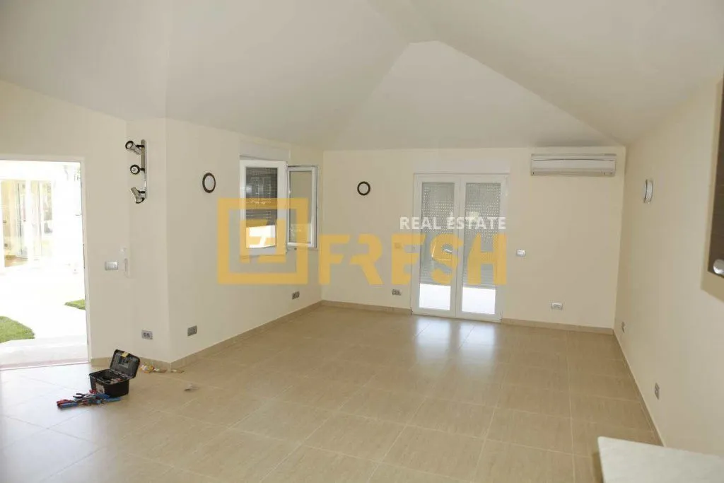 Prodaja, kuća, 304m², Kokoti, Podgorica
