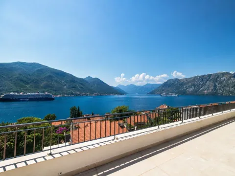 Sale, one bedroom apartment, 58m², Dobrota, Kotor - image 1
