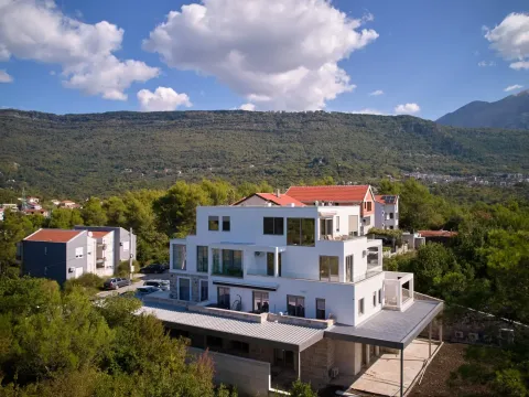 Prodaja, stan, 111m², Tivat, Crna Gora - image 1