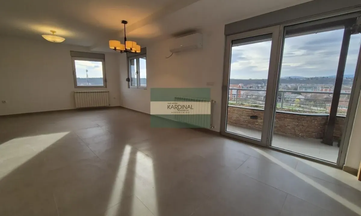 Prodaja, trosoban stan, 95m², Vašarište, Jagodina