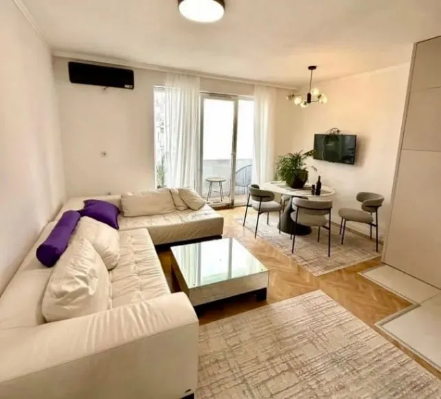 Izdavanje, dvosoban stan, 70m², Preko Morače, Podgorica