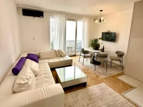 Izdavanje, dvosoban stan, 70m², Preko Morače, Podgorica