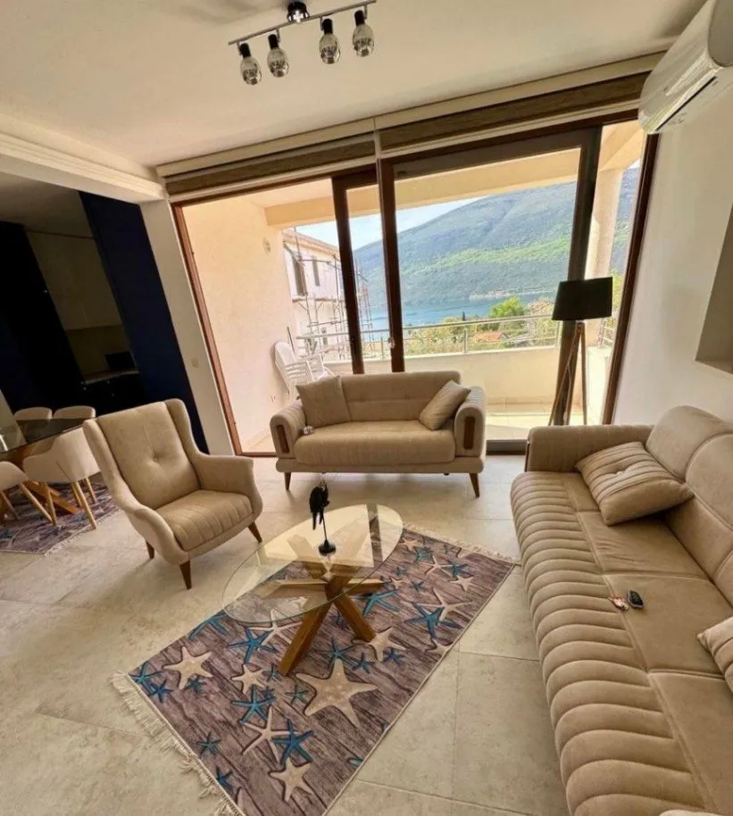 Izdavanje, dvosoban stan, 75m², Đenovići, Herceg Novi