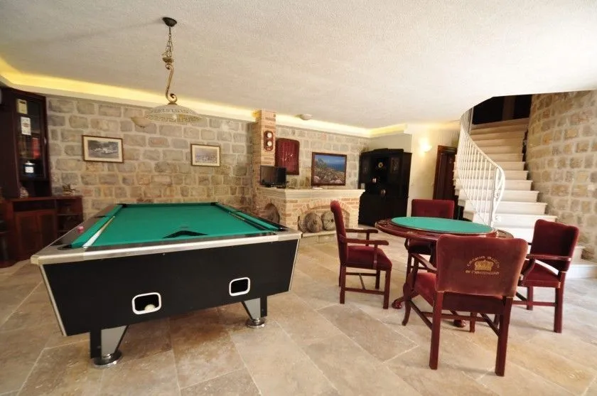 Sale, house, 1300m², Perazića do, Budva
