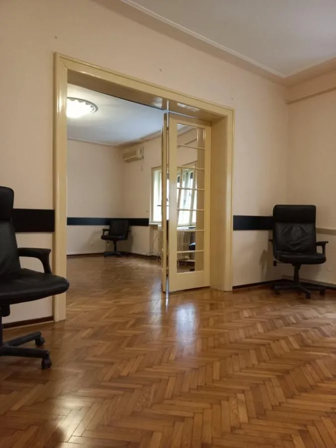 Izdavanje, poslovni prostor, 122m², Klinički Centar, Beograd