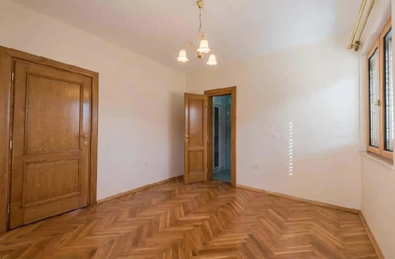 Izdavanje, kuća, 370m², Zabjelo, Podgorica