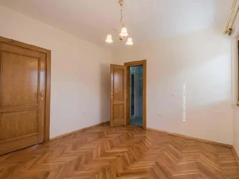 Izdavanje, kuća, 370m², Zabjelo, Podgorica - image 10