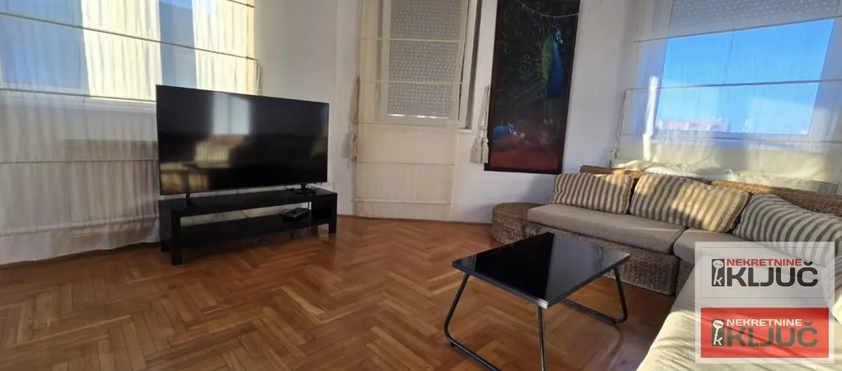 Izdavanje, dvosoban stan, 60m², Centar, Novi Sad