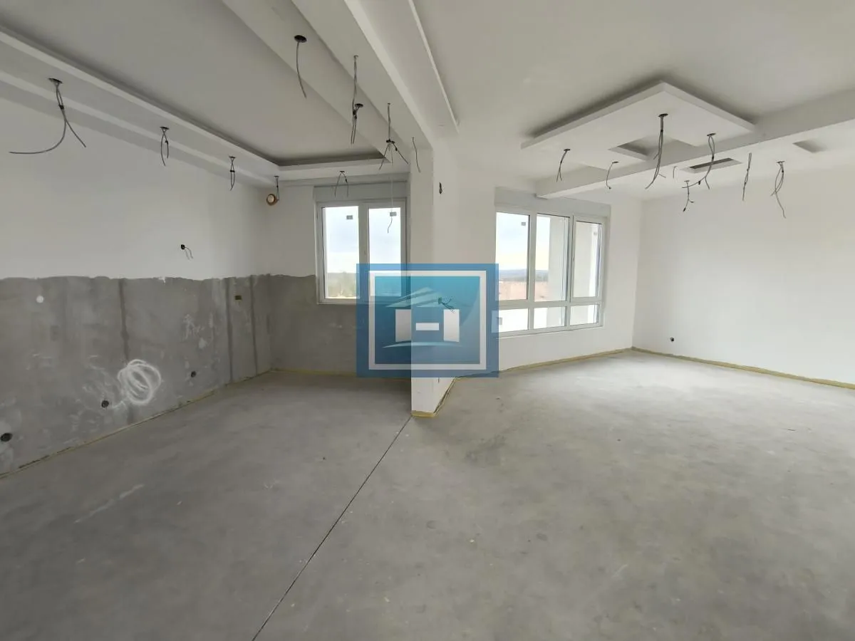Sale, apartment, 500m², Centar, Ćuprija