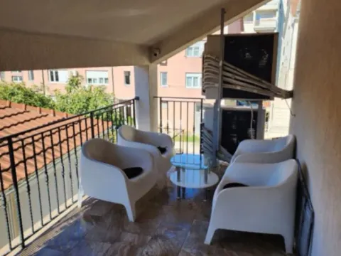 Rent, three bedroom apartment, 150m², Centar, Tivat - image 2