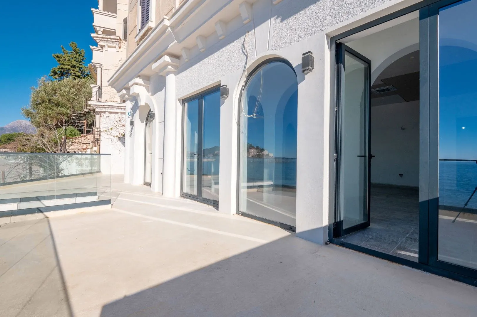 Sale, three bedroom apartment, 222m², Sveti Stefan, Budva