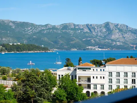 Izdavanje, dvosoban stan, 94m², Centar, Budva - image 14