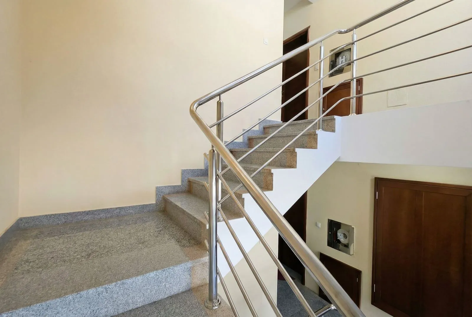 Prodaja, četvorosoban stan, 90m², Tivat, Crna Gora