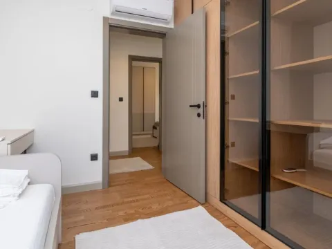 Izdavanje, kuća, 280m², Stari Aerodrom, Podgorica - image 5