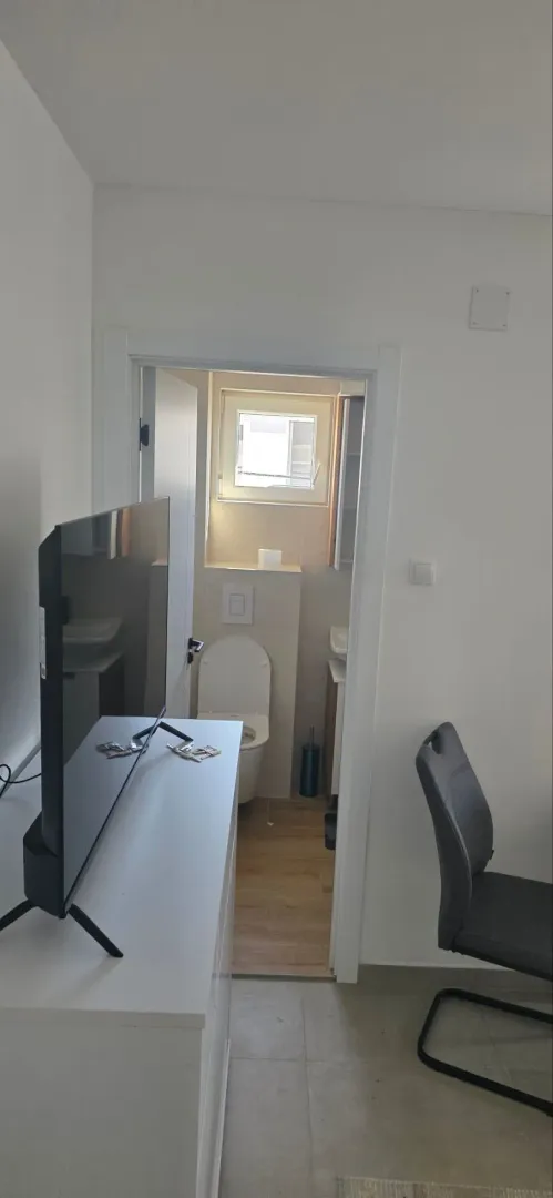 Izdavanje, stan, 170m², Ledine, Beograd