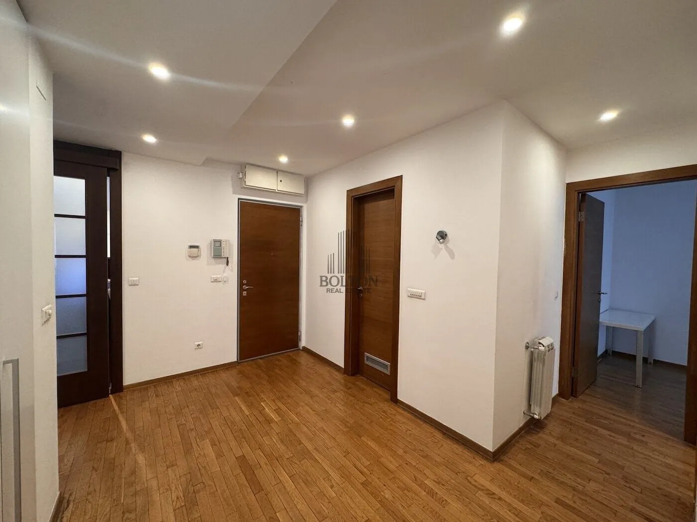Rent, three bedroom apartment, 81m², Kalenić Pijaca, Vračar Sve Podlokacije