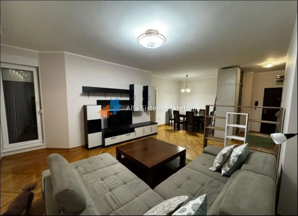 Izdavanje, četvorosoban stan, 85m², Čubura, Beograd