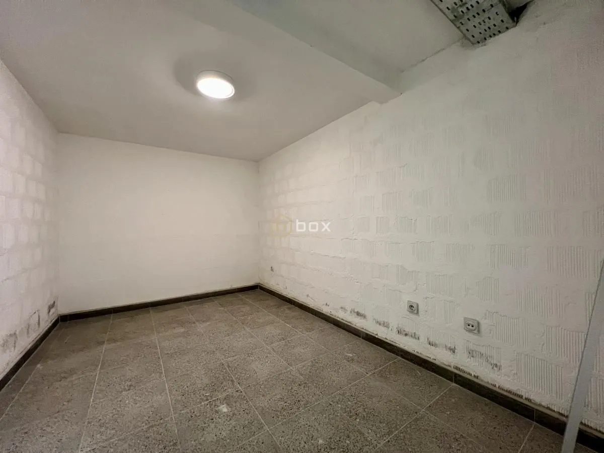 Rent, office space, 12m², Crveni Krst, Niš