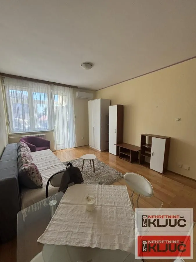 Izdavanje, garsonjera, 31m², Rotkvarija, Novi Sad Sve Podlokacije