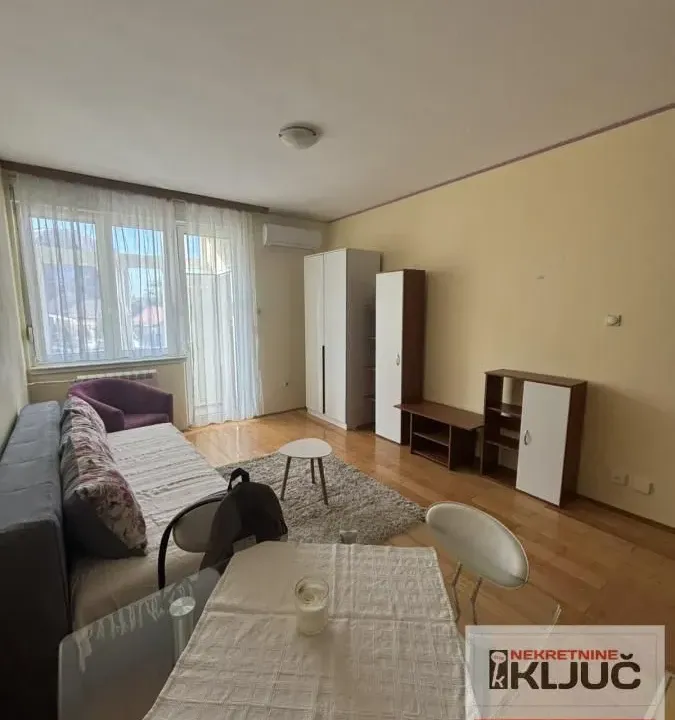 Izdavanje, garsonjera, 31m², Rotkvarija, Novi Sad Sve Podlokacije