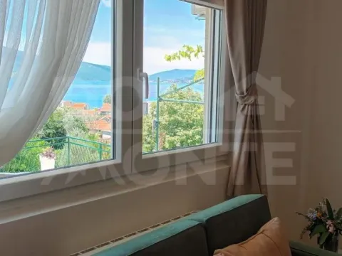 Rent, two bedroom apartment, 60m², Tivat, Crna Gora - image 4