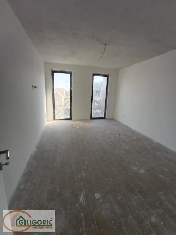 Prodaja, trosoban stan, 81m², Centar, Pančevo