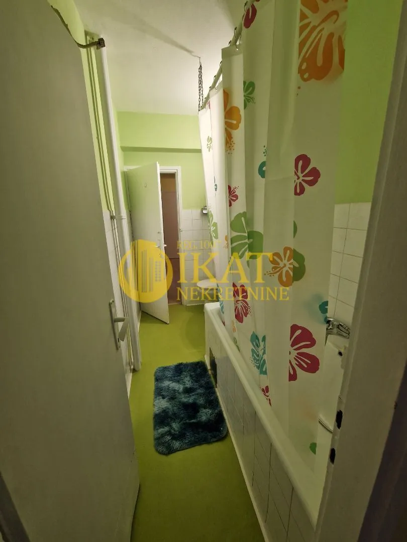 Izdavanje, trosoban stan, 72m², Savski Trg, Beograd