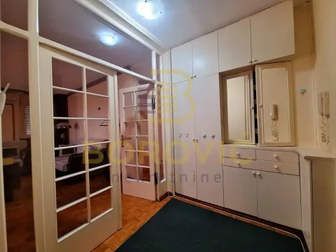 Izdavanje, četvorosoban stan, 100m², Kalenić Pijaca, Vračar Sve Podlokacije - image 8